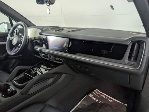 New 2026 Porsche Cayenne image 19