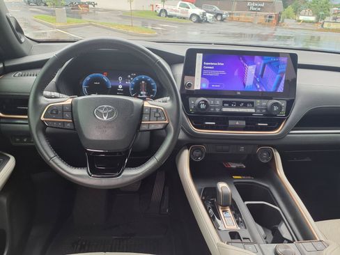 Used 2024 Toyota Grand Highlander AWD Hybrid image 5
