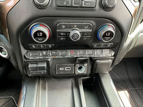 Used 2022 Chevrolet Silverado 3500 High Country AWD/4WD image 16