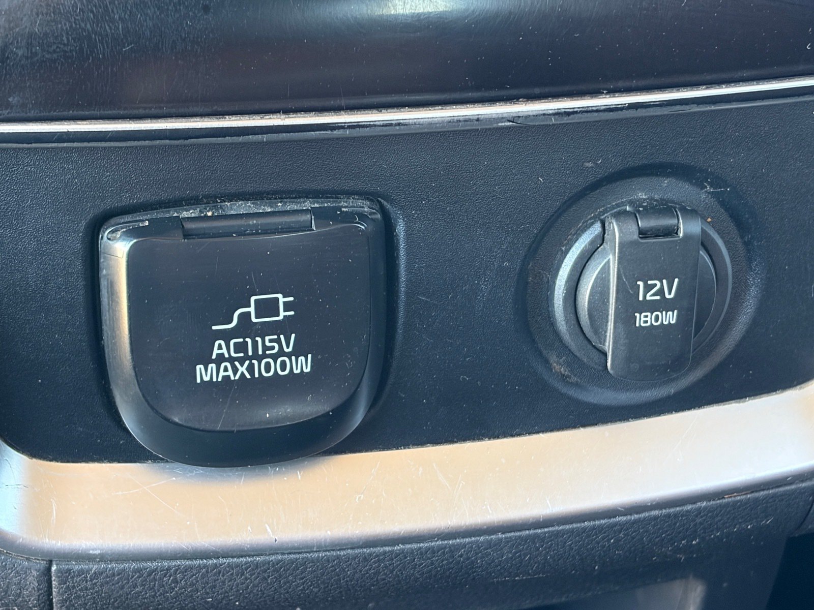 Used 2023 Kia Carnival SX FWD image 16