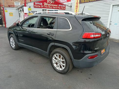 Used 2018 Jeep Cherokee Latitude w/ Cold Weather Group AWD/4WD image 6