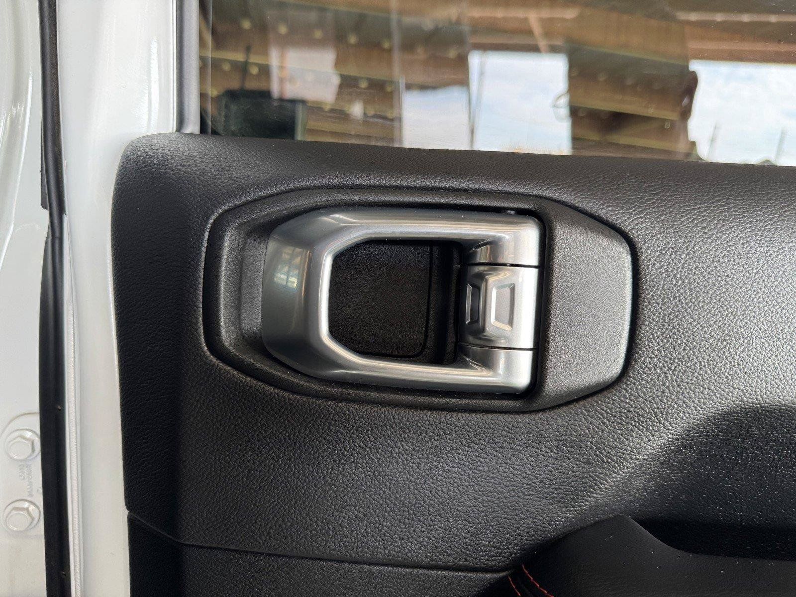 Used 2021 Jeep Wrangler Unlimited Rubicon AWD/4WD image 37