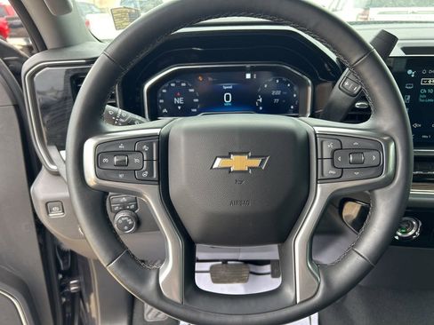 Used 2023 Chevrolet Silverado 1500 LT AWD/4WD image 16
