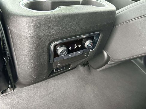 Used 2025 Chevrolet Suburban LT AWD/4WD image 13