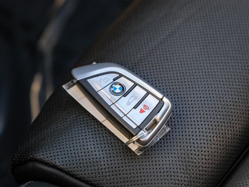 Used 2020 BMW 750i xDrive w/ Executive Package image 52