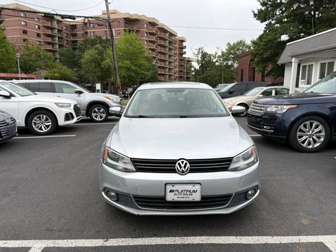 Used 2011 Volkswagen Jetta SEL FWD image 3