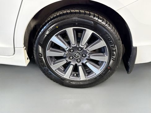 Used 2020 Toyota Sienna LE w/ LE Preferred Package AWD/4WD image 35