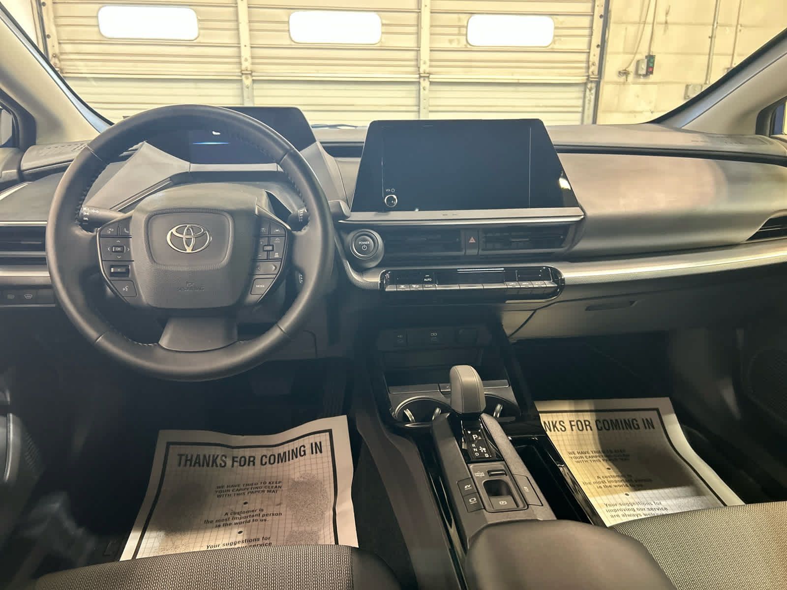 Used 2025 Toyota Prius LE FWD image 4