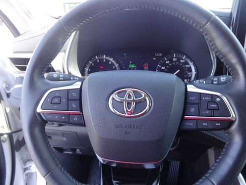 Used 2021 Toyota Highlander Platinum image 16