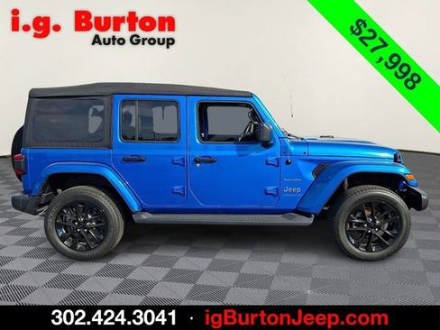 Used 2023 Jeep Wrangler Unlimited Sahara w/ Cold Weather Group AWD/4WD image 7