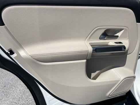 Used 2020 Mercedes-Benz GLB 250 image 26