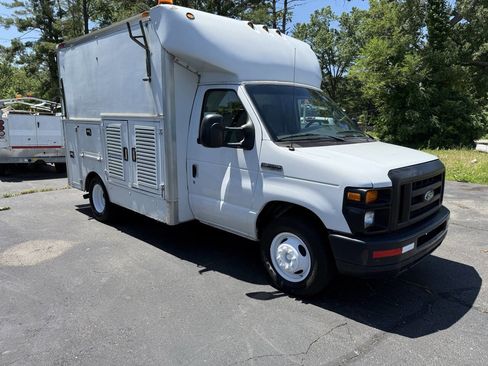 Used 2008 Ford E-350 and Econoline 350 Super Duty image 2