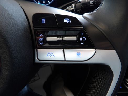 Used 2025 Hyundai Elantra SEL image 30