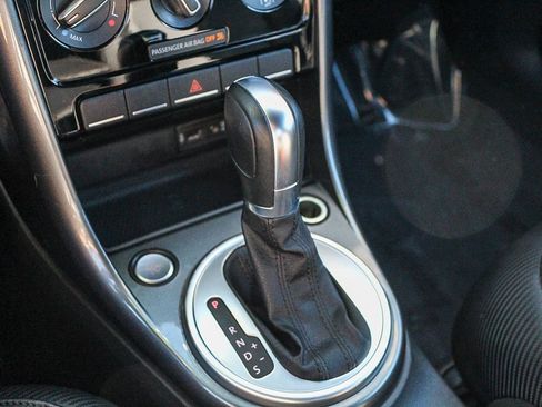 Used 2017 Volkswagen Beetle 1.8T SE image 24