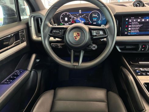 Used 2025 Porsche Cayenne E-Hybrid AWD/4WD image 11