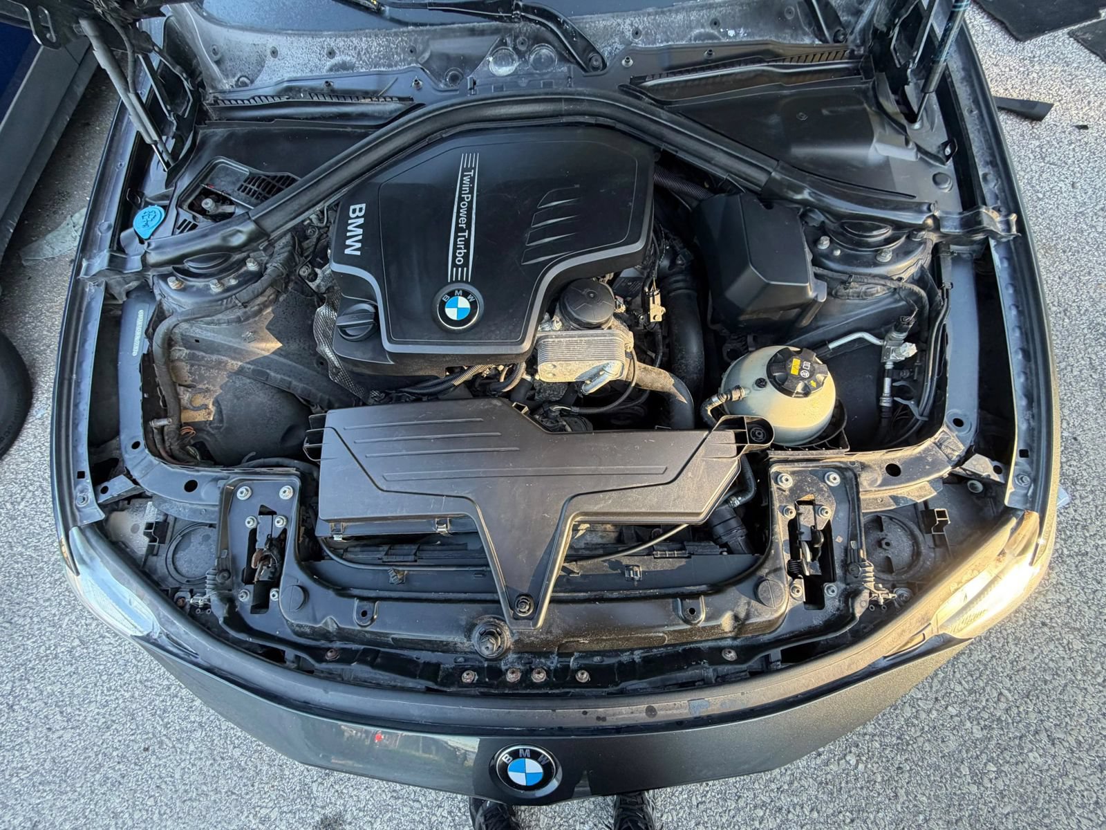 Used 2017 BMW 320i xDrive Sedan w/ Driver Assistance Package AWD/4WD image 13