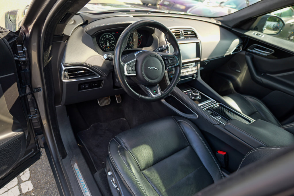 Used 2019 Jaguar F-PACE R-Sport AWD/4WD image 19