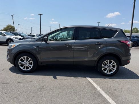 Used 2017 Ford Escape SE w/ SE Cold Weather Package FWD image 4