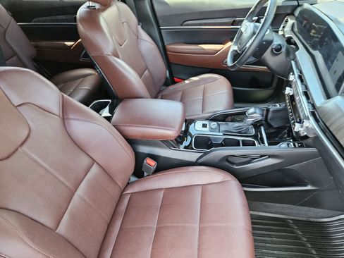Certified 2024 Kia Telluride EX w/ EX Captain's Chair Package FWD image 12