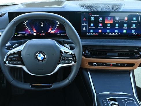 Certified 2025 BMW 330i Sedan RWD image 15