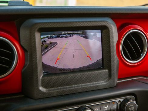 Used 2019 Jeep Wrangler Unlimited Rubicon AWD/4WD image 15