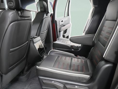 Used 2025 GMC Yukon AT4 Ultimate w/ LPO, Floor Liner Package AWD/4WD image 29