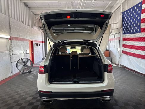 Used 2019 Mercedes-Benz GLC 300 4MATIC w/ Premium Package image 11