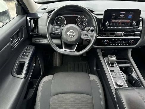 Used 2025 Nissan Pathfinder SV AWD/4WD image 16