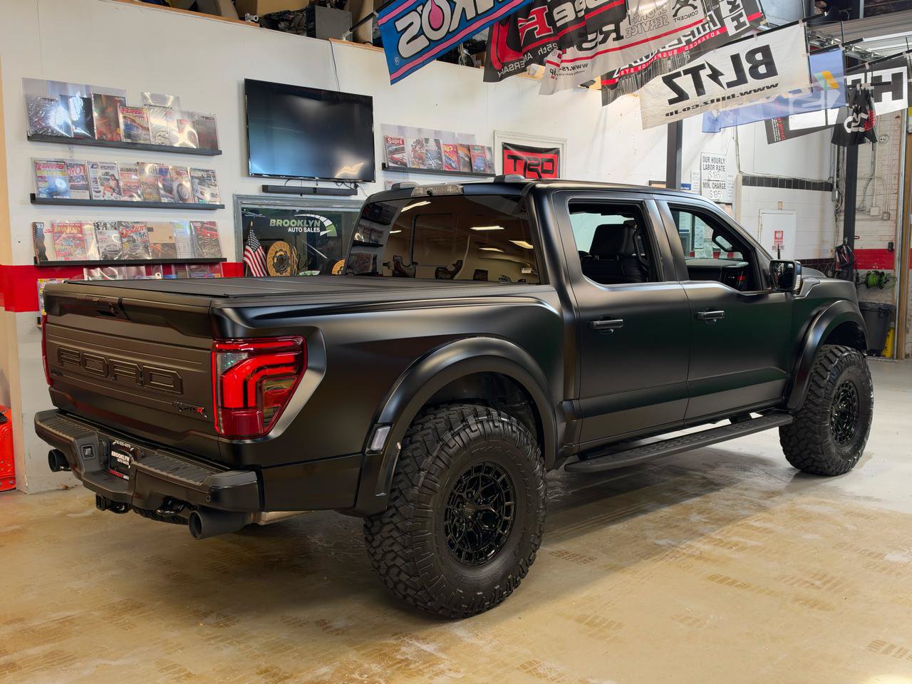 Used 2025 Ford F150 Raptor w/ Equipment Group 803A Raptor R AWD/4WD image 6