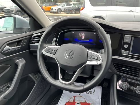 Used 2023 Volkswagen Jetta SE w/ Panoramic Sunroof Package image 12