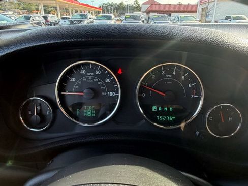 Used 2017 Jeep Wrangler Unlimited Sahara w/ Connectivity Group image 20