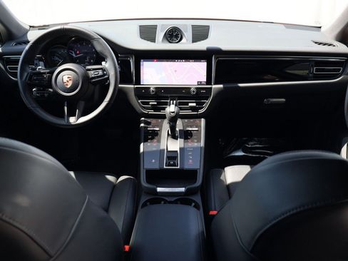 Certified 2025 Porsche Macan image 21