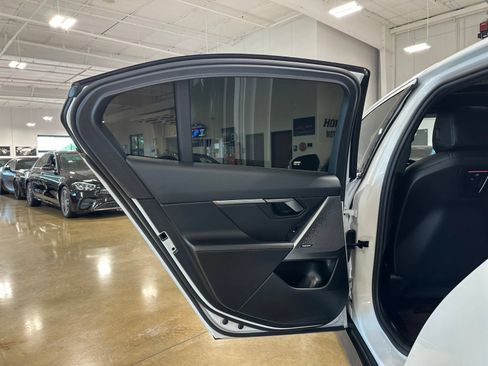 Used 2024 BMW 530i w/ Convenience Package RWD image 34