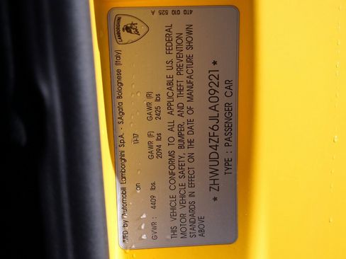 Used 2018 Lamborghini Huracan Performante image 32