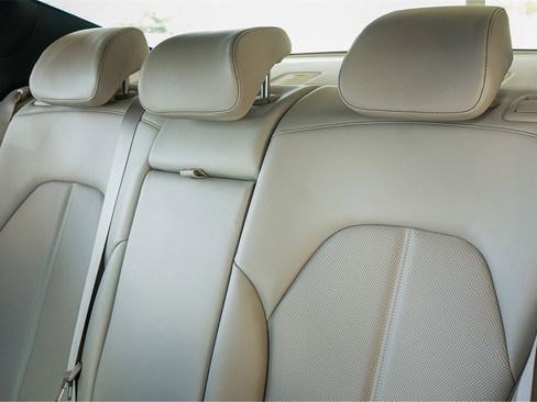 Used 2023 Genesis G70 2.0T image 25