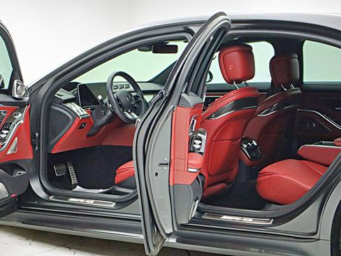 Used 2025 Mercedes-Benz S 63 AMG S image 6