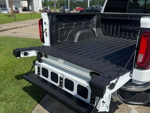 New 2026 GMC Sierra 1500 SLT w/ SLT Premium Plus Package image 9
