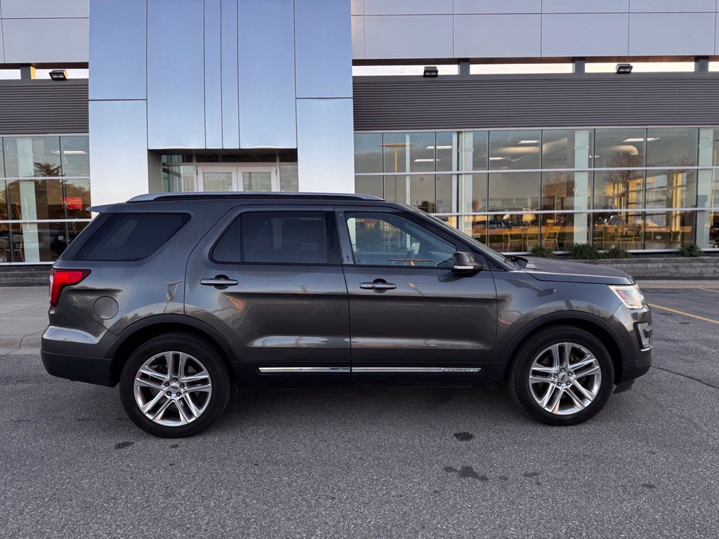 Certified 2017 Ford Explorer XLT w/ XLT Technology Feature Bundle AWD/4WD image 46