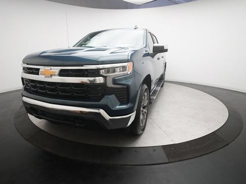 Used 2024 Chevrolet Silverado 1500 LT AWD/4WD image 3