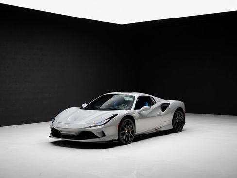 Used 2023 Ferrari F8 Tributo RWD image 4