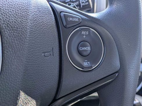 Used 2018 Honda HR-V EX image 26