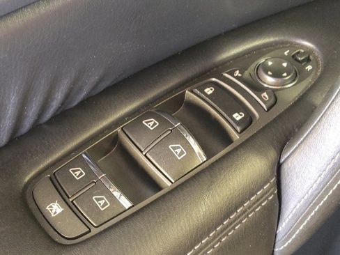 Used 2020 Nissan Armada SL w/ Premium Package image 27