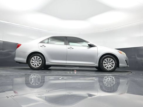 Used 2014 Toyota Camry LE FWD image 40