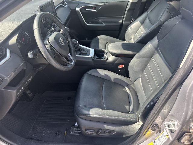 Used 2021 Toyota RAV4 XLE Premium FWD image 9