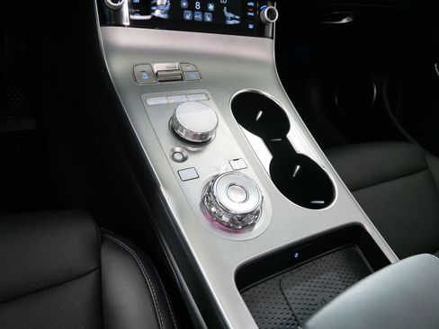 Certified 2026 Genesis GV70 2.5T Select AWD/4WD image 24