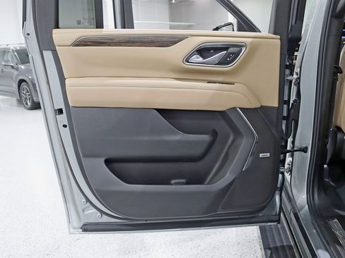 Used 2024 Chevrolet Suburban Premier w/ Premium Package image 40