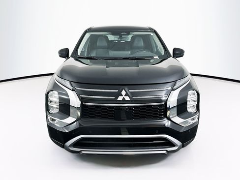 Used 2025 Mitsubishi Outlander SE FWD image 2