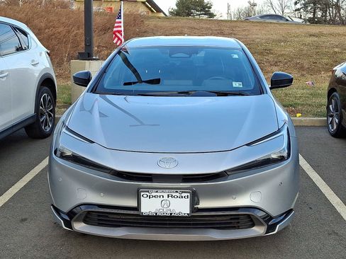 Used 2024 Toyota Prius XLE image 2