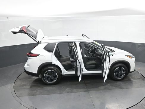 Used 2025 Nissan Rogue SV image 49