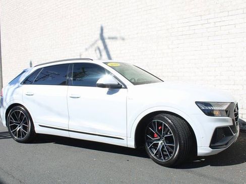 Used 2019 Audi Q8 Prestige w/ Luxury Package image 3